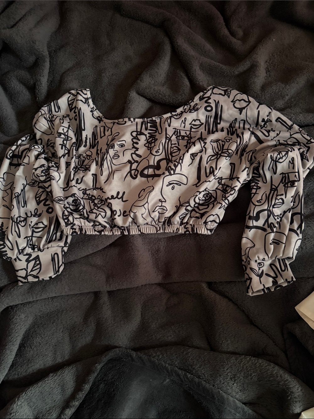 SHEIN Black & White Abstract Face Cropped Puff Sleeve Top - Picture 1 of 1